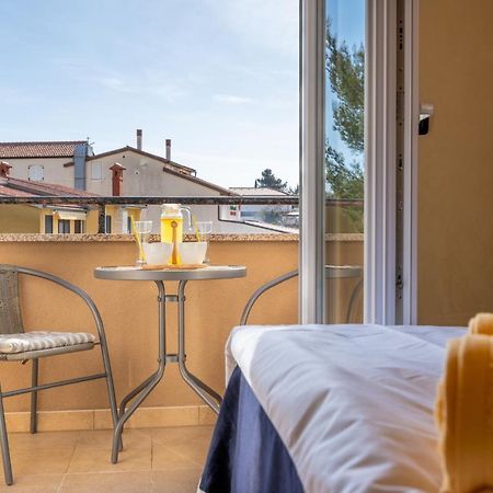Penthouse Gea Lägenhet Premantura Exteriör bild