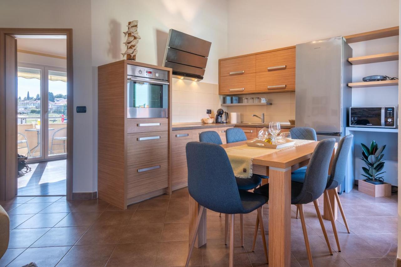 Penthouse Gea Lägenhet Premantura Exteriör bild