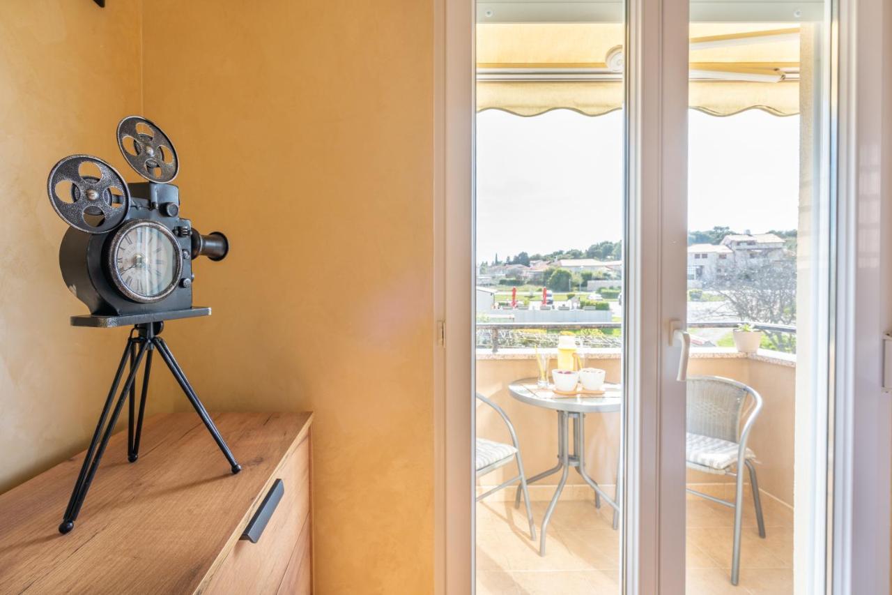 Penthouse Gea Lägenhet Premantura Exteriör bild