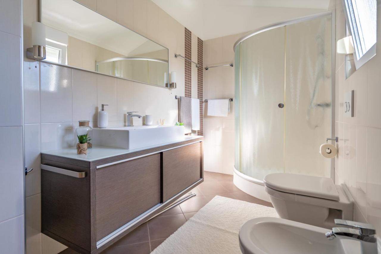 Penthouse Gea Lägenhet Premantura Exteriör bild