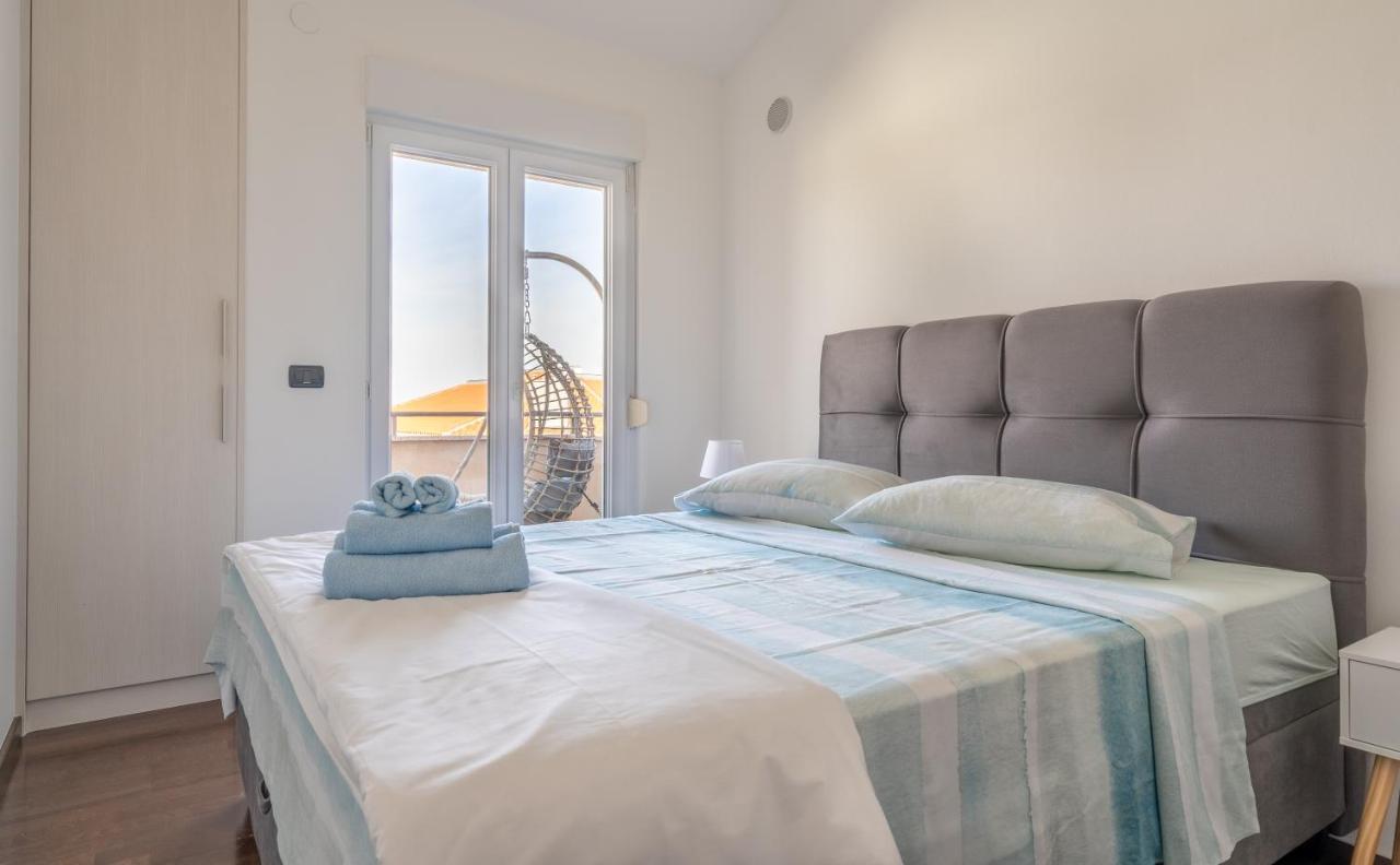 Penthouse Gea Lägenhet Premantura Exteriör bild