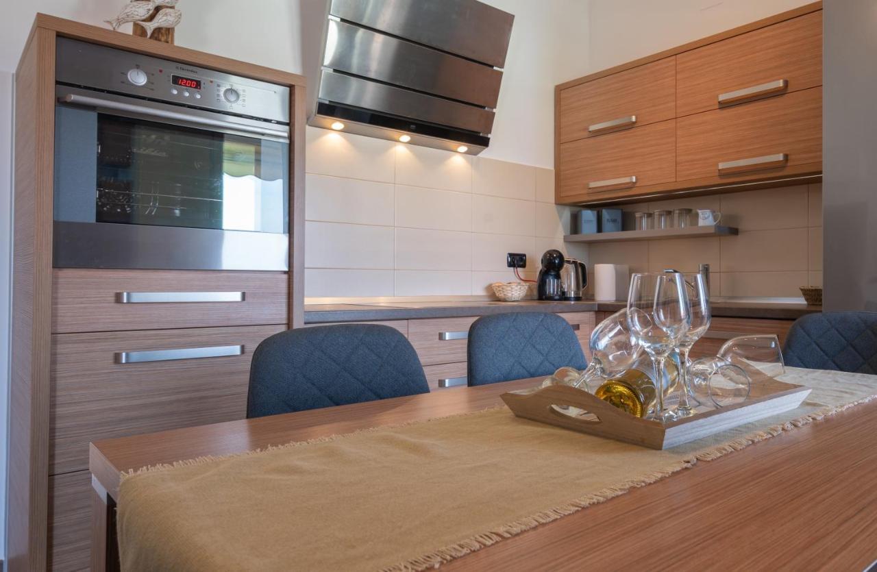 Penthouse Gea Lägenhet Premantura Exteriör bild