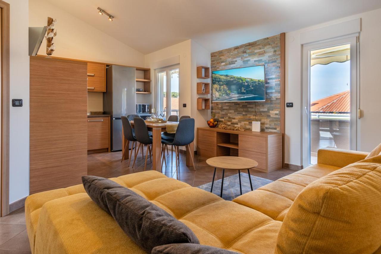 Penthouse Gea Lägenhet Premantura Exteriör bild