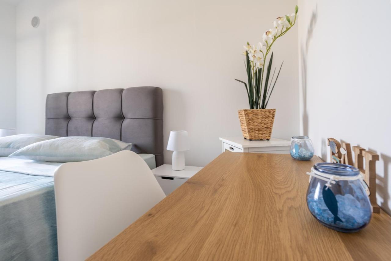 Penthouse Gea Lägenhet Premantura Exteriör bild