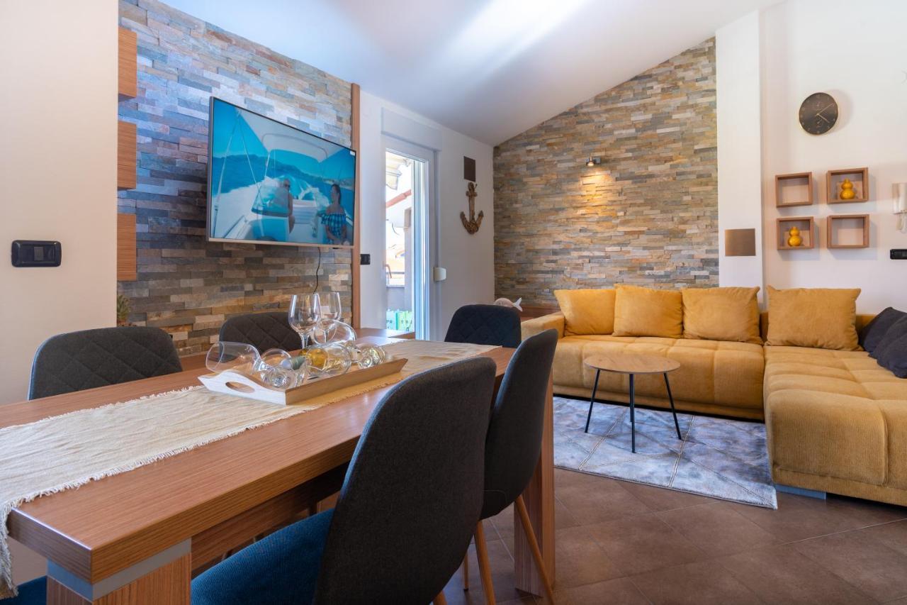 Penthouse Gea Lägenhet Premantura Exteriör bild