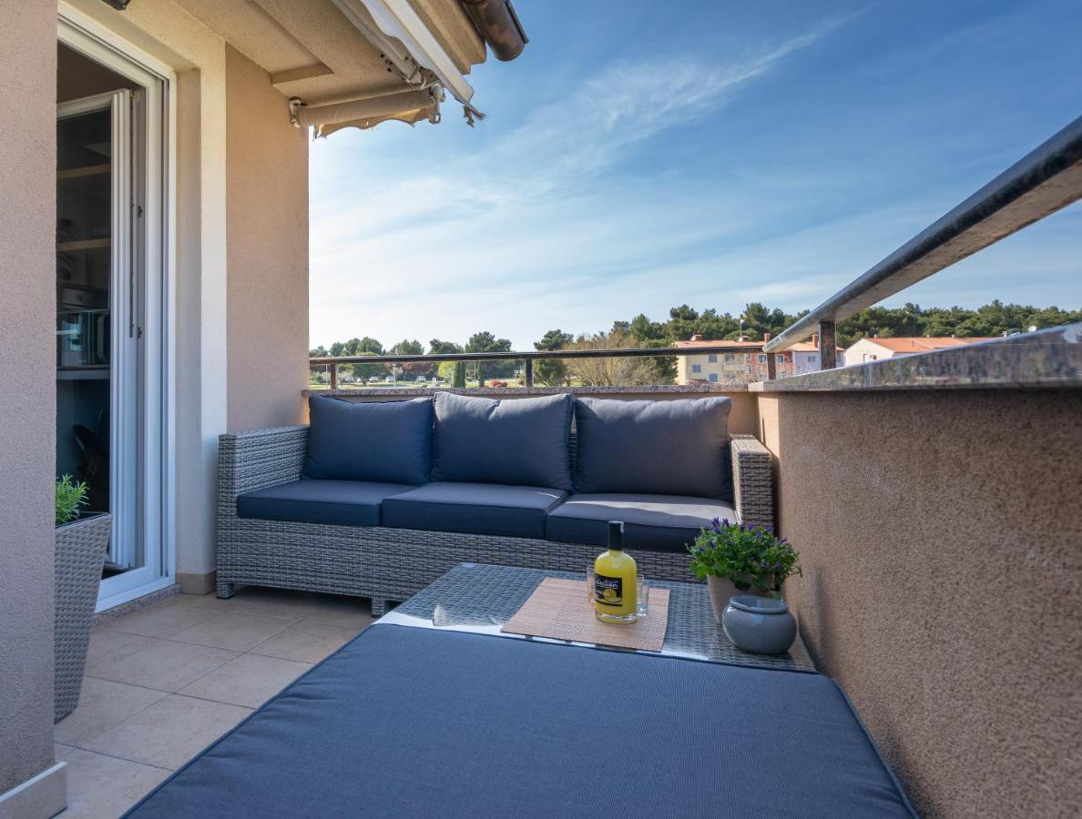 Penthouse Gea Lägenhet Premantura Exteriör bild