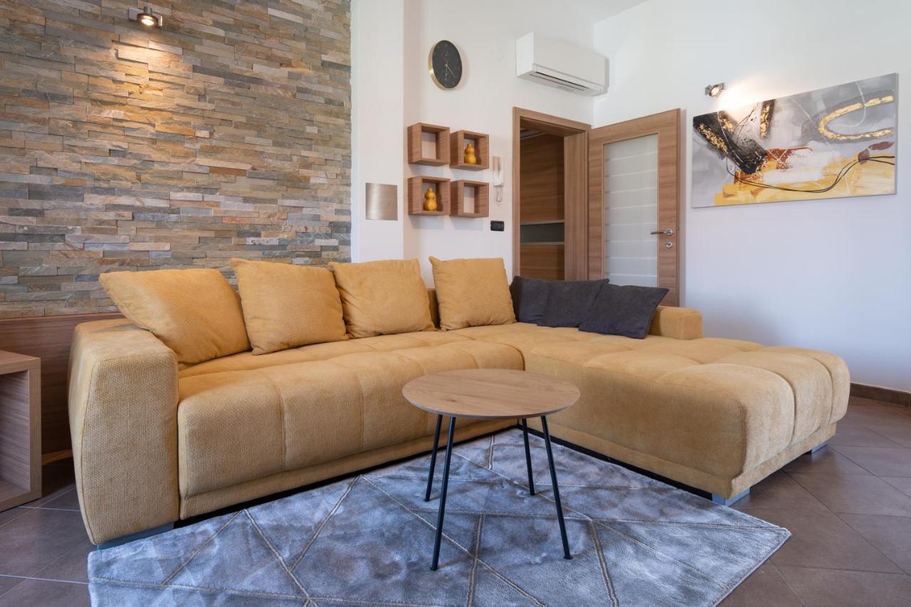 Penthouse Gea Lägenhet Premantura Exteriör bild