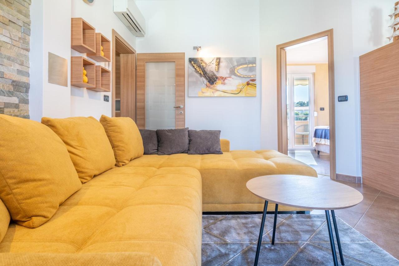 Penthouse Gea Lägenhet Premantura Exteriör bild